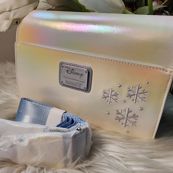 Loungefly Disney Mickey and Friends Winter Wonderland Crossbody Bag - Picture 4 of 9